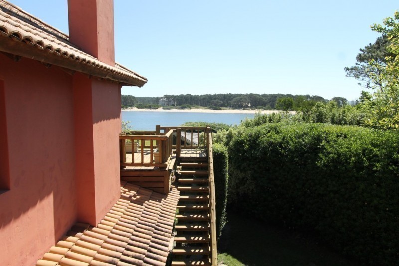 Magnifica casa en alquiler sobre el mar en La Barra